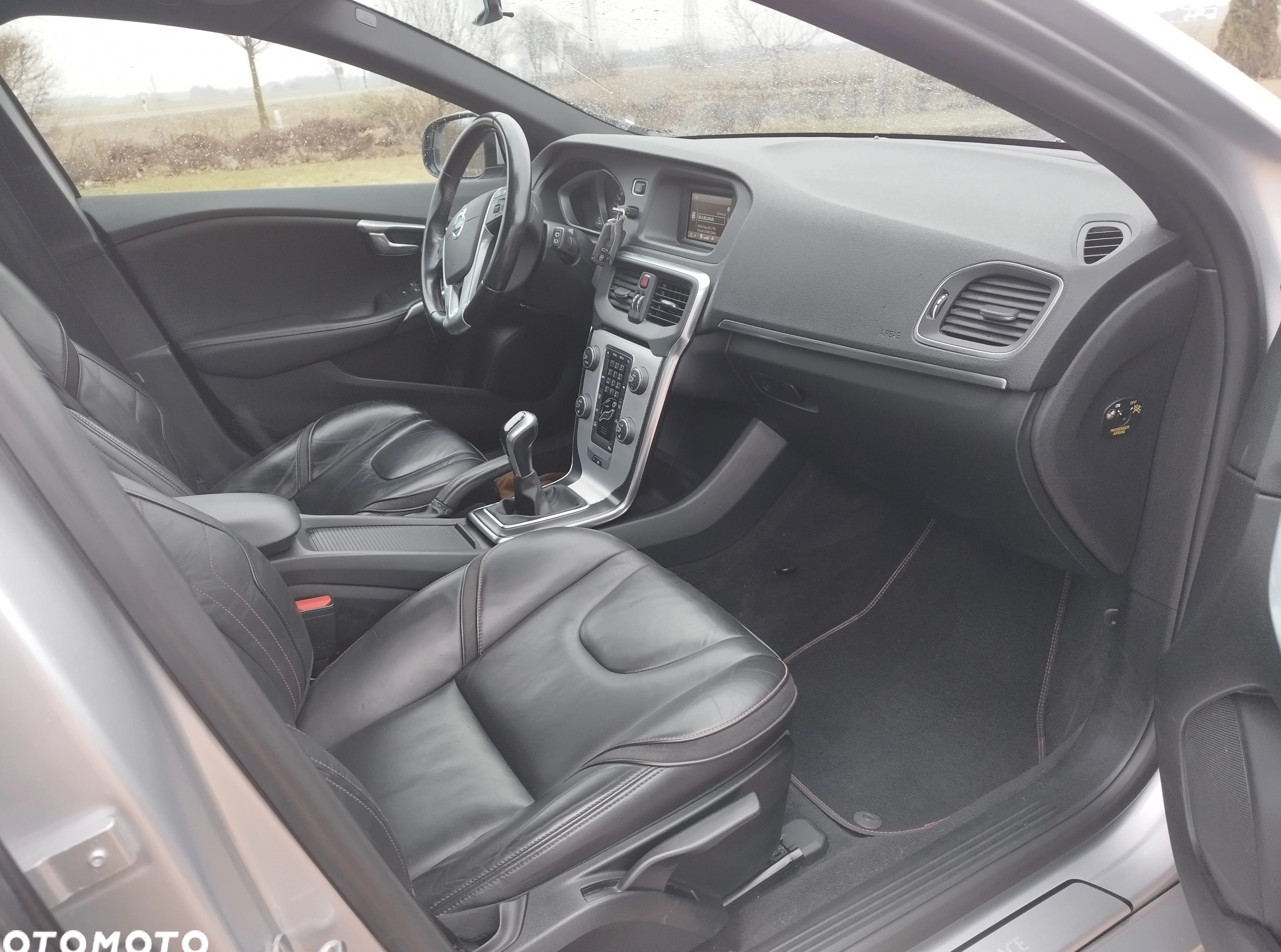 Volvo V40 cena 43700 przebieg: 129000, rok produkcji 2015 z Przasnysz małe 56